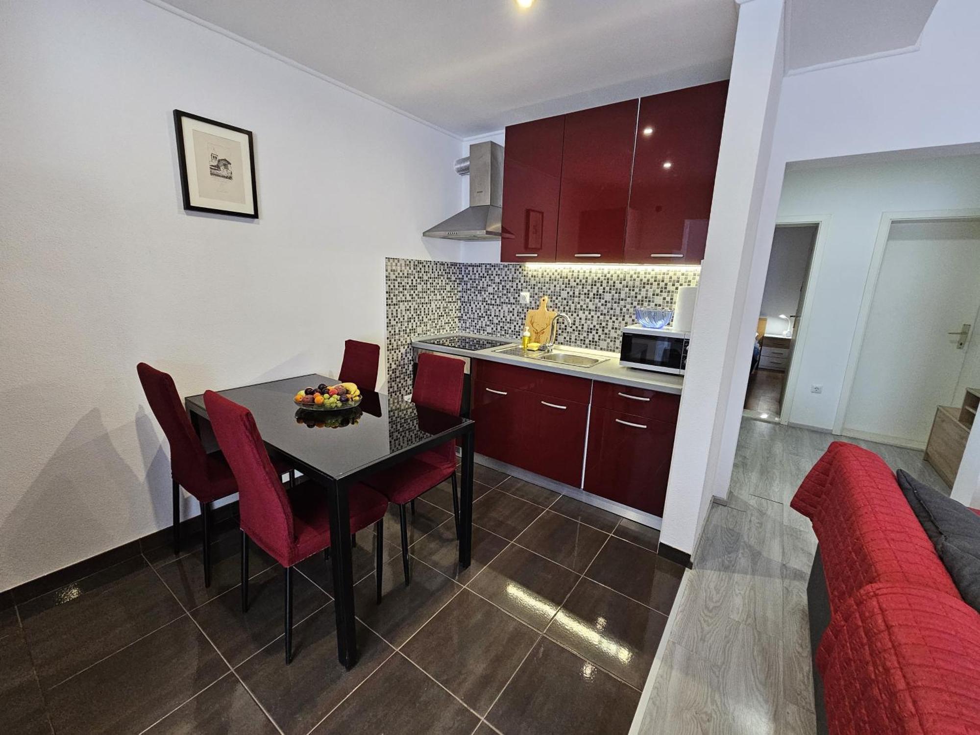 Modern Apartment Nikola In A Quiet Area Kaštel Stari Buitenkant foto