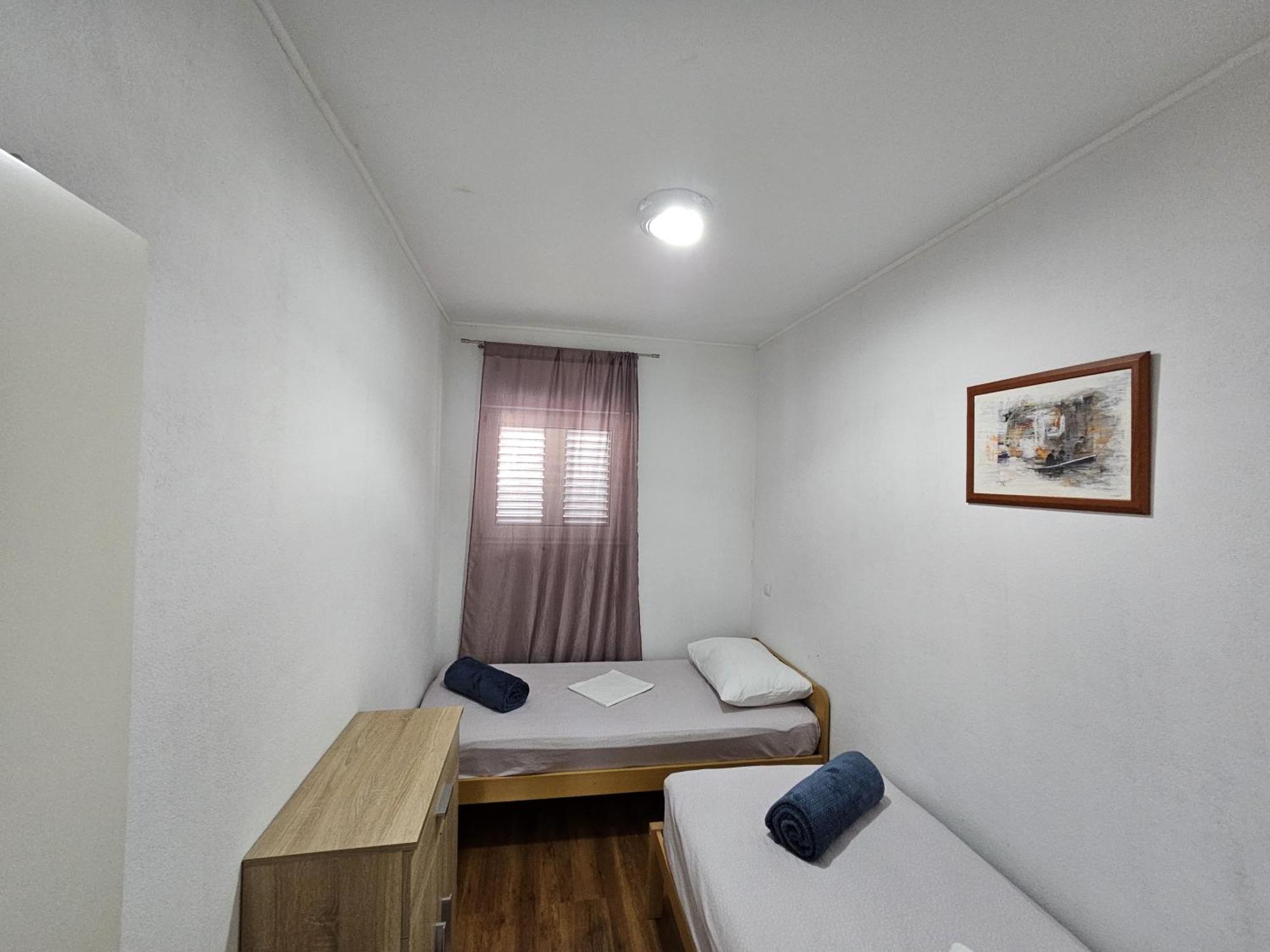 Modern Apartment Nikola In A Quiet Area Kaštel Stari Buitenkant foto