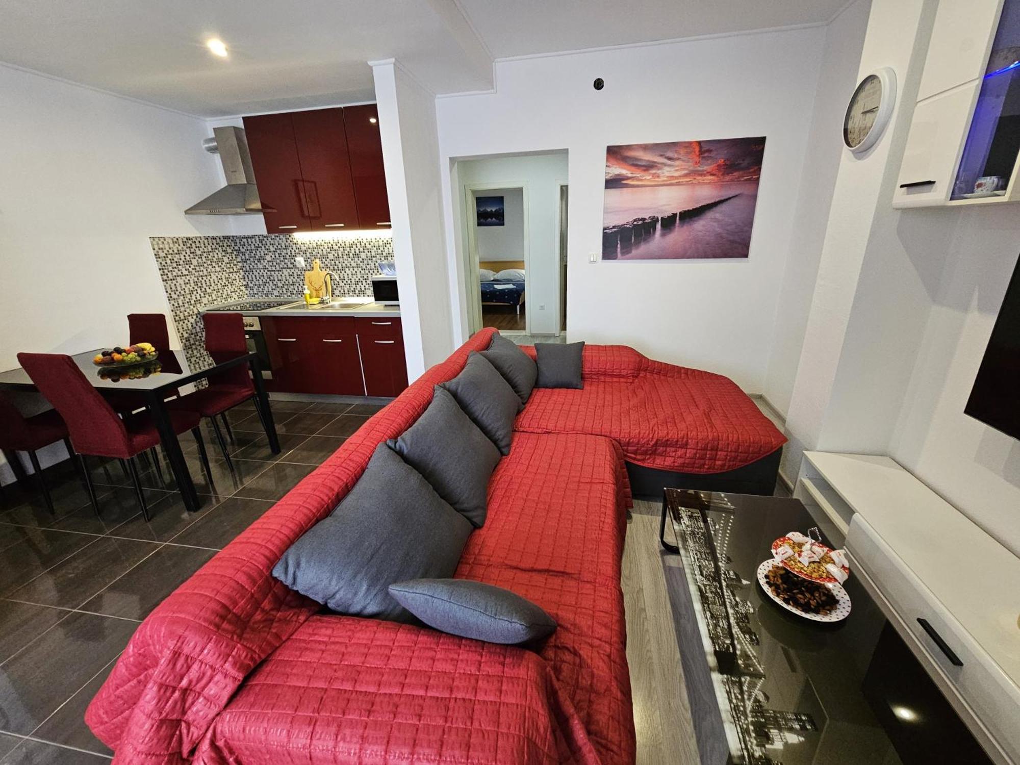 Modern Apartment Nikola In A Quiet Area Kaštel Stari Buitenkant foto
